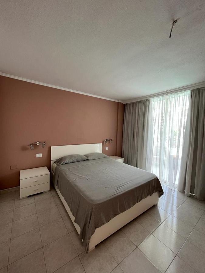 Cozy Apartment Near The Beach Playa de las Américas Extérieur photo
